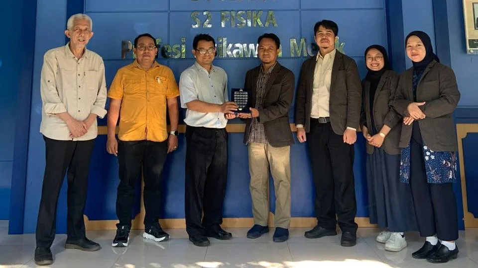 Kunjungan Kerjasama dan Benchmark Kurikulum ke Departemen Fisika UNDIP